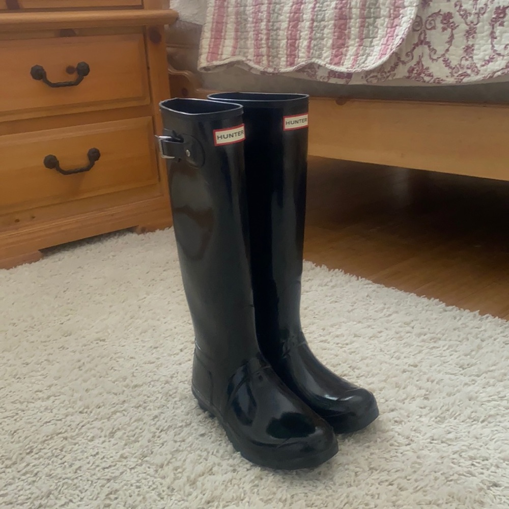 Hunter Boots , size 8 us, like brand new , black shiny